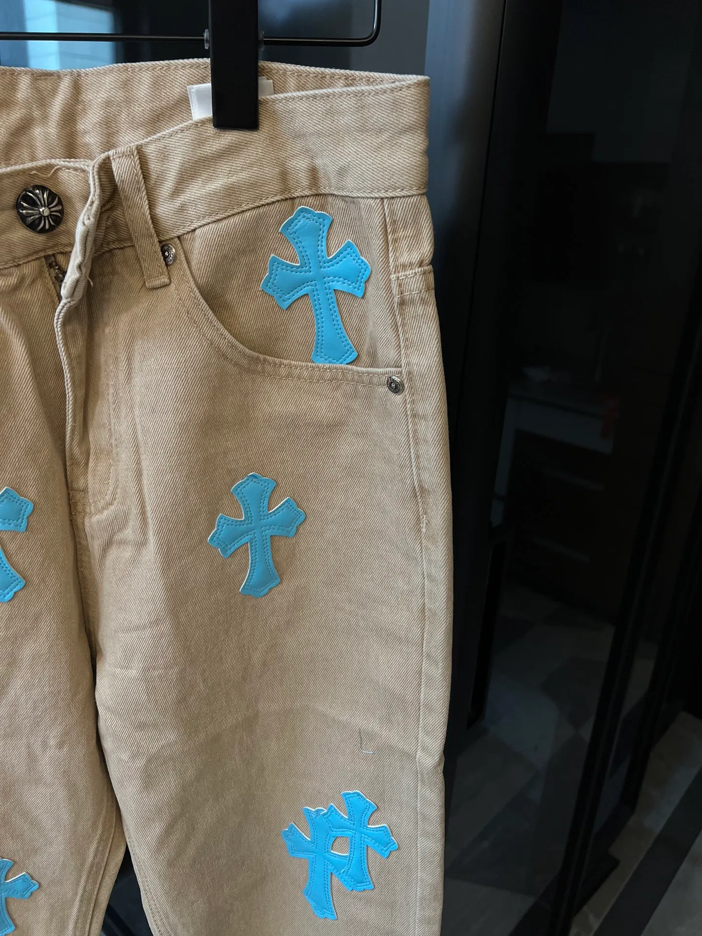 P250 [next day] Chrome Hearts/Chrome Hearts 25FW overseas customized khaki patchwork sea blue patchwork leather cross jeans (khaki) Size: 28 30 32 34 (corresponding to s-xl) Detailed sizes can be found in Figure 9